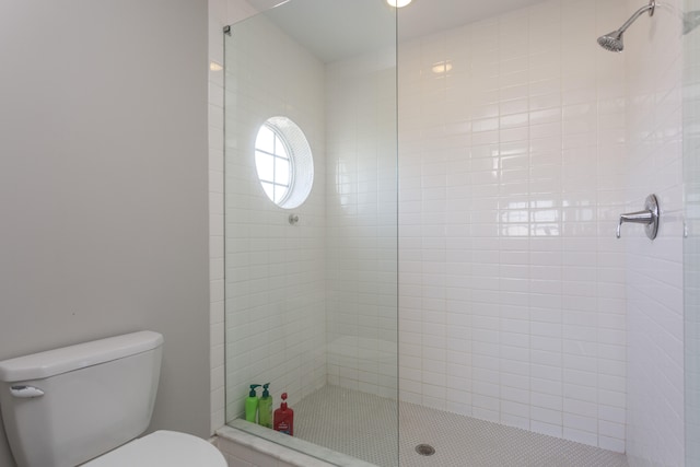 bathroom with an enclosed shower and toilet