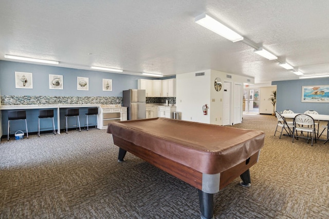 playroom with carpet flooring, billiards, and a textured ceiling