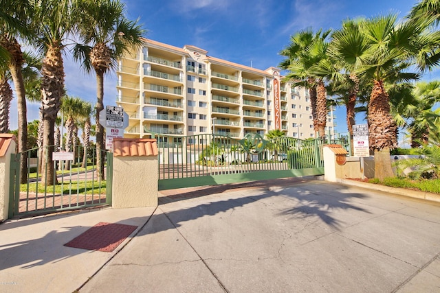 Listing photo 2 for 420 Harding Ave Unit 402, Cocoa Beach FL 32931