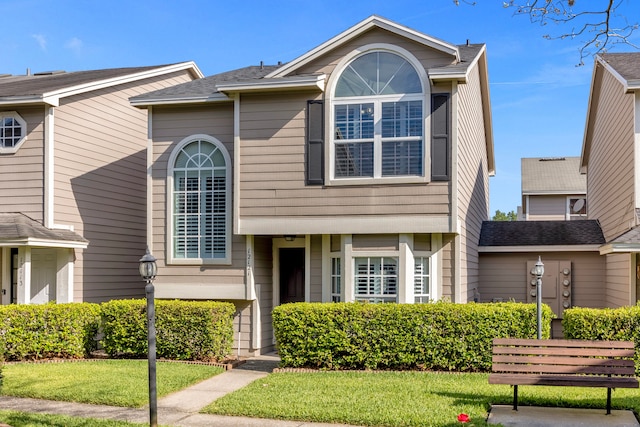 view of front of home featuring a front lawn