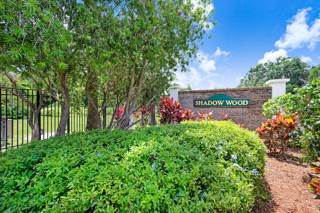 view of community / neighborhood sign