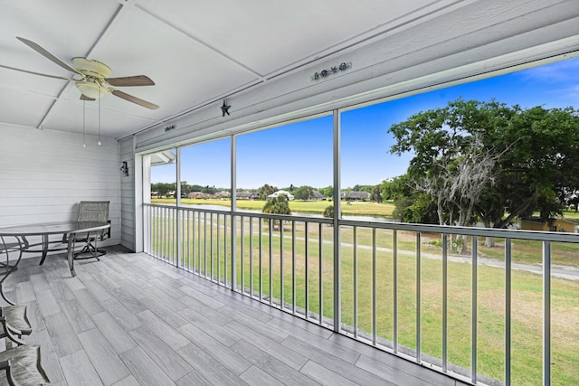 sunroom featuring ceiling fan