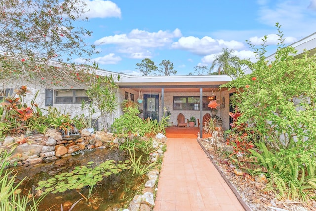 view of front of property featuring a porch