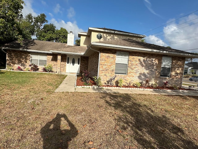 view of front of house featuring a front lawn