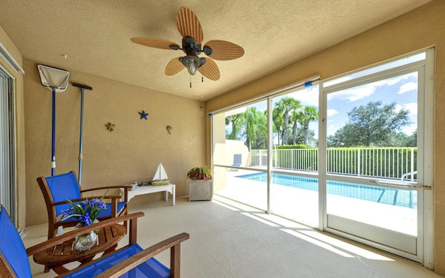 sunroom with ceiling fan