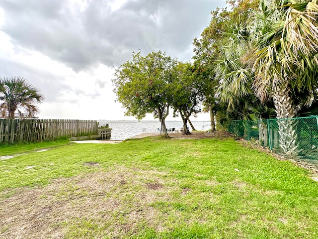 view of yard featuring a water view