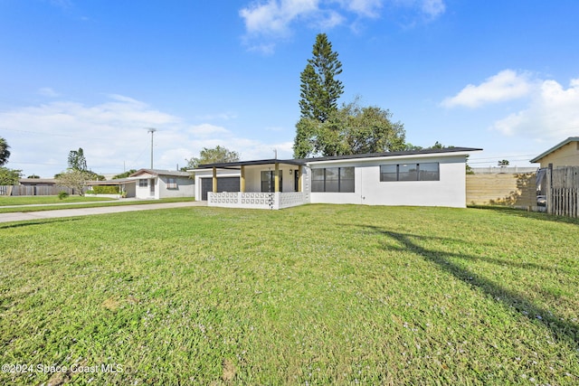 ranch-style house featuring a front lawn