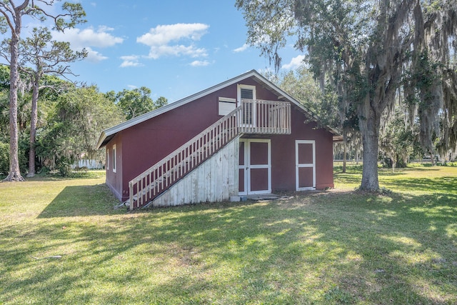 view of shed / structure featuring a lawn