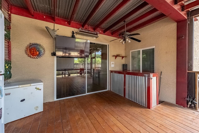 deck with ceiling fan