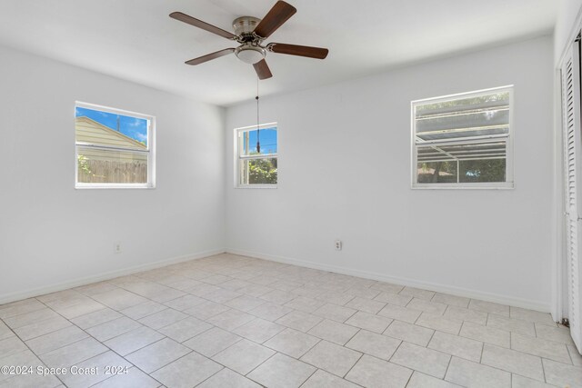 unfurnished room with light tile patterned flooring and ceiling fan