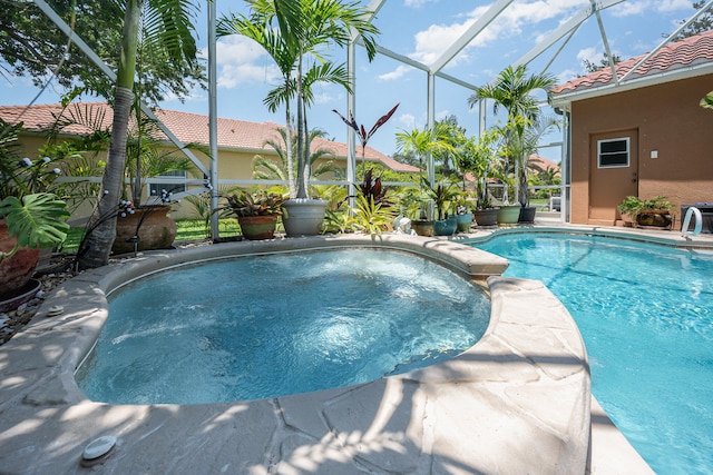 view of swimming pool