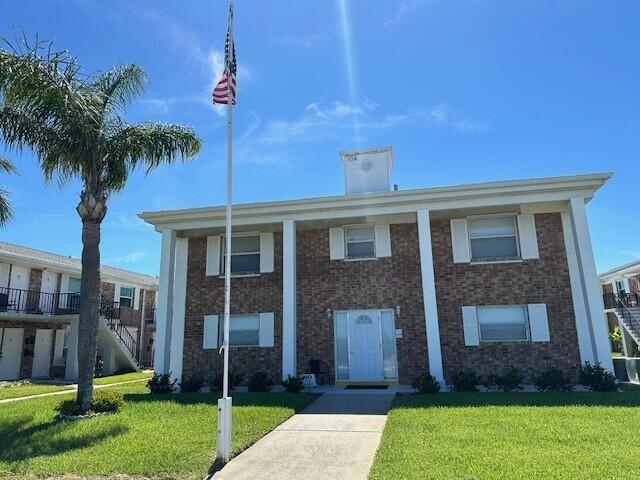 view of front of property with a front lawn