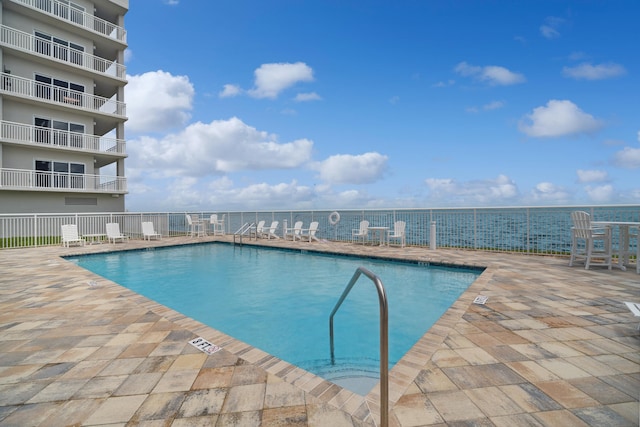 view of swimming pool