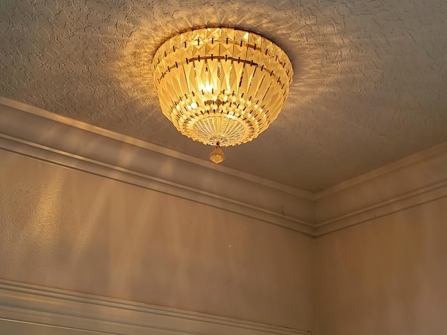 interior details with a notable chandelier