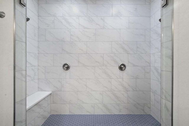 bathroom featuring tiled shower