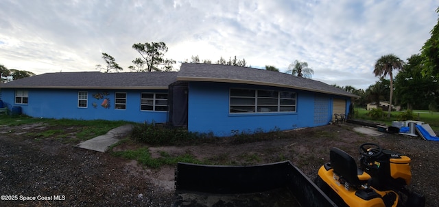 view of front facade featuring crawl space