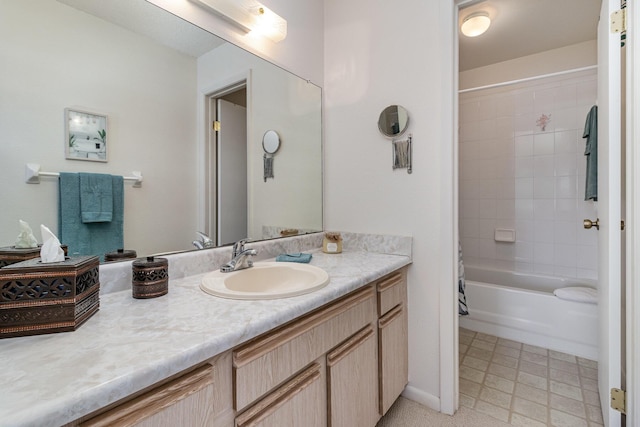 bathroom featuring vanity and tiled shower / bath