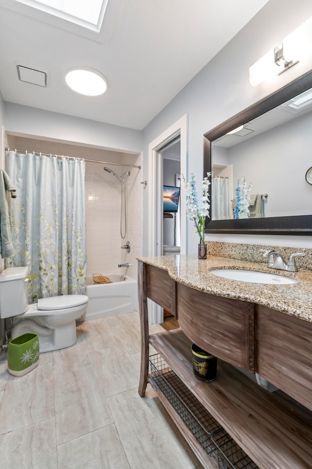 full bathroom with shower / bath combination with curtain, vanity, and toilet