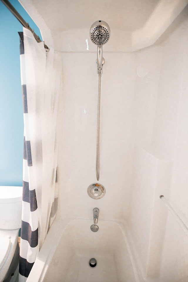 bathroom with shower / bathtub combination with curtain