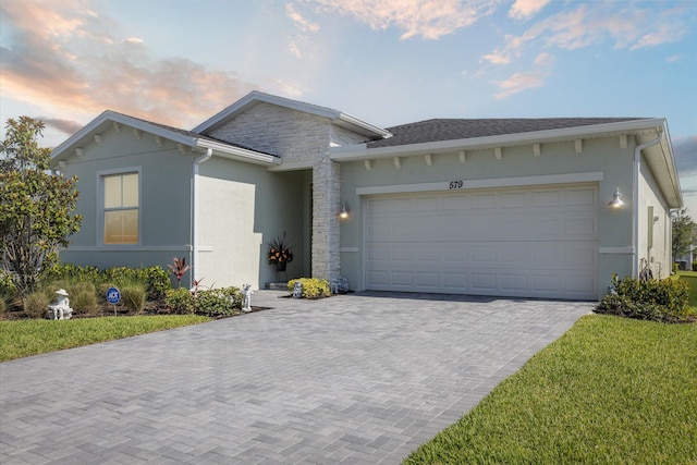 view of front facade featuring a garage and a yard