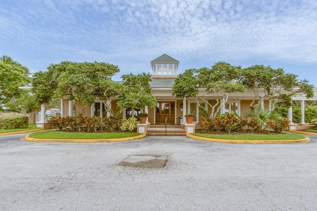 view of front facade