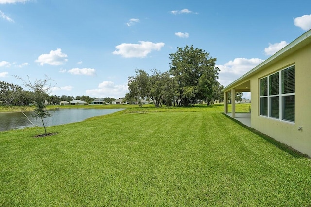 view of yard featuring a water view