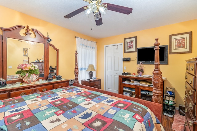 bedroom with ceiling fan, a closet, a textured ceiling, and wood-type flooring