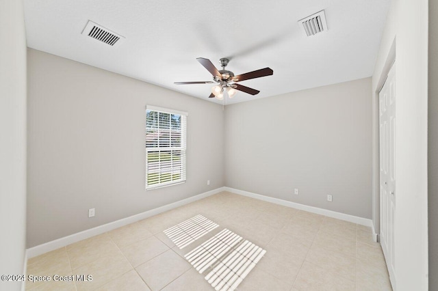 empty room with ceiling fan