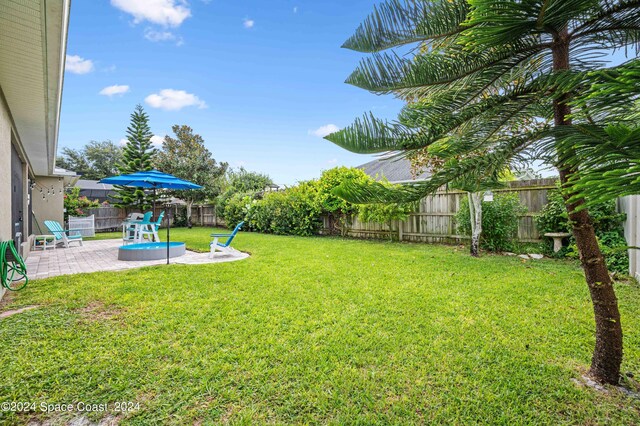 view of yard featuring a patio area