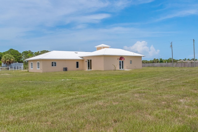 back of house featuring a yard