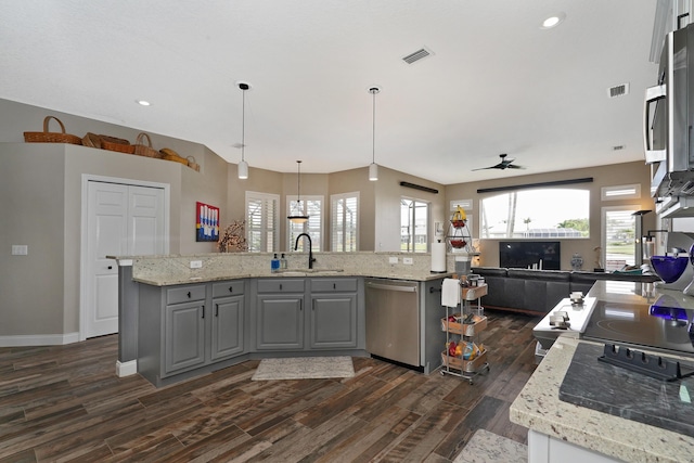 kitchen featuring dishwasher, a kitchen island with sink, sink, ceiling fan, and gray cabinets