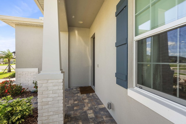 property entrance with covered porch