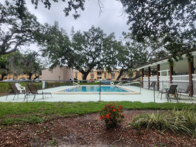 view of swimming pool