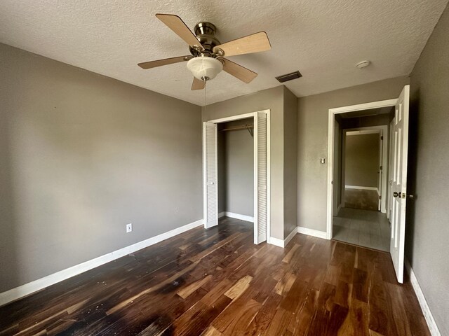 368 Fairgreen Pl, Casselberry, FL 32707 - unfurnished bedroom featuring baseboards, a textured ceiling, dark wood-style floors, visible vents, and a closet
