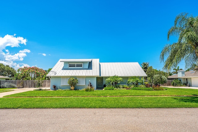 view of front of house with a front lawn