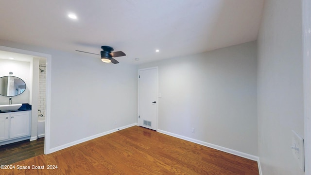 washroom with baseboards, a ceiling fan, dark wood-type flooring, a sink, and recessed lighting