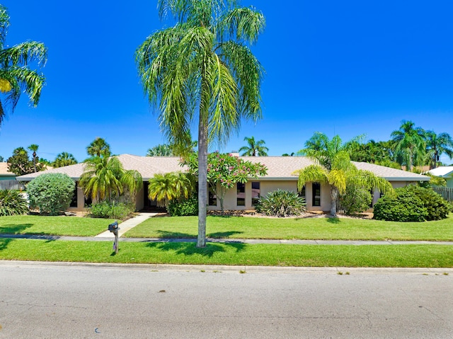 single story home with a front yard