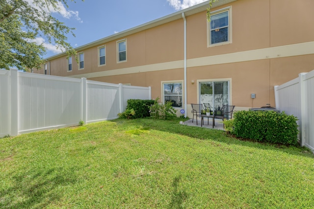 view of yard with a patio area