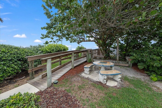 view of yard featuring a patio area