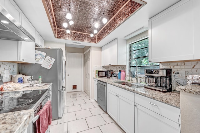 kitchen with sink, tasteful backsplash, white cabinets, and stainless steel appliances