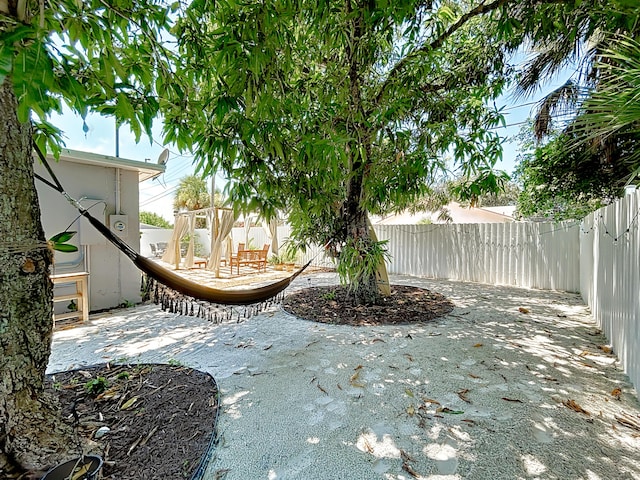 view of yard featuring a patio area