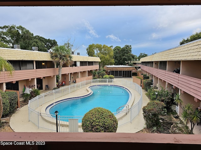 view of swimming pool