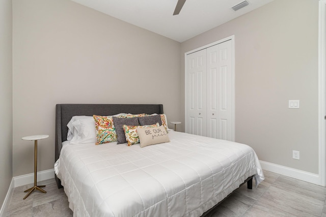 bedroom featuring ceiling fan and a closet