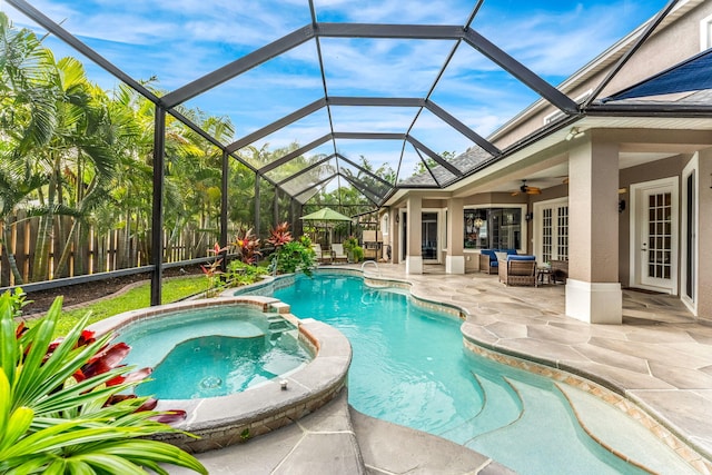 view of pool with an outdoor hangout area, an in ground hot tub, ceiling fan, a lanai, and a patio