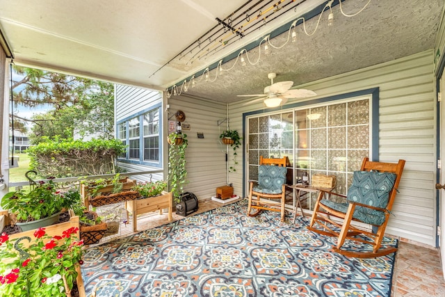 sunroom / solarium with ceiling fan