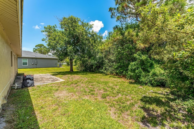 view of yard with a patio