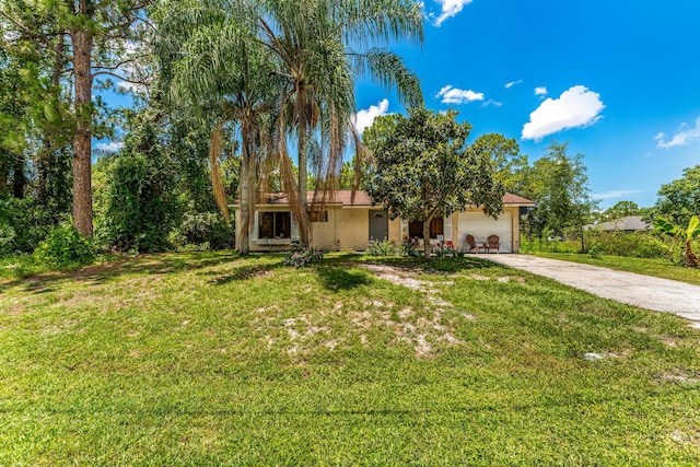 view of front of house featuring a garage and a front yard