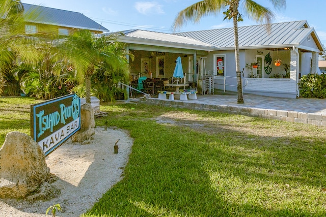 view of front of home with a front yard