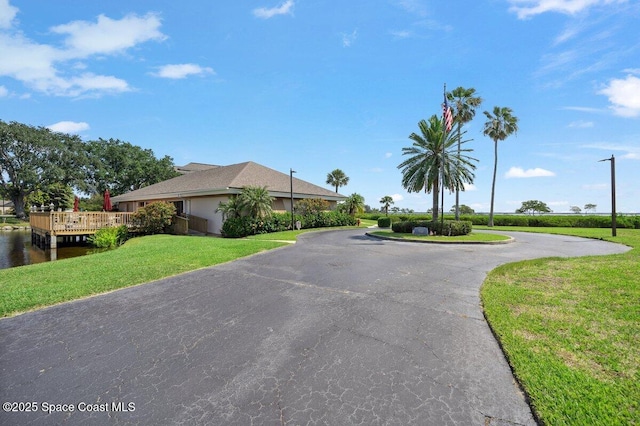 6209 S Mirror Lake Dr Unit 7, Sebastian, FL 32958 - view of front facade with a front yard and curved driveway