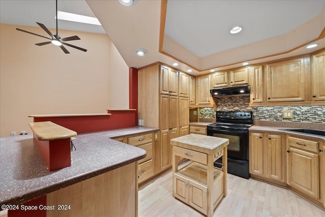 kitchen with electric range, ceiling fan, tasteful backsplash, light hardwood / wood-style floors, and light brown cabinetry